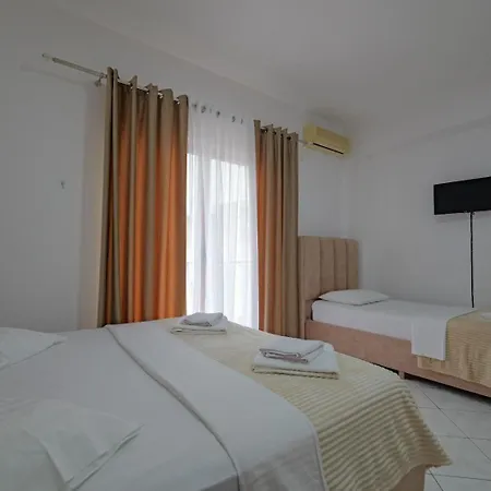 Eden Apartment *