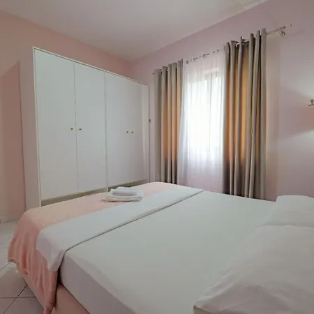 Eden Apartment *